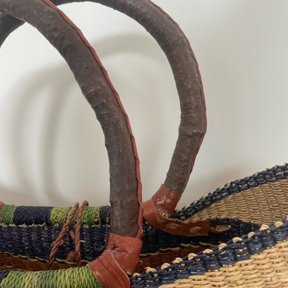 Hand woven artisan basket bag (large) - Picture 2 of 3